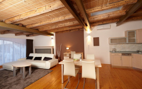 TOP View Double Bed Apartment Overlooking the Historic City Center 160m²